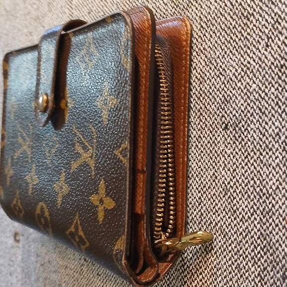 Louis Vuitton Monogram Porte Papier Zippe Wallet - Picture 3 of 16